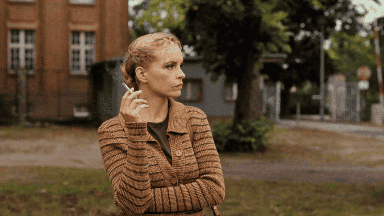 Fotograma do filme barbara.png