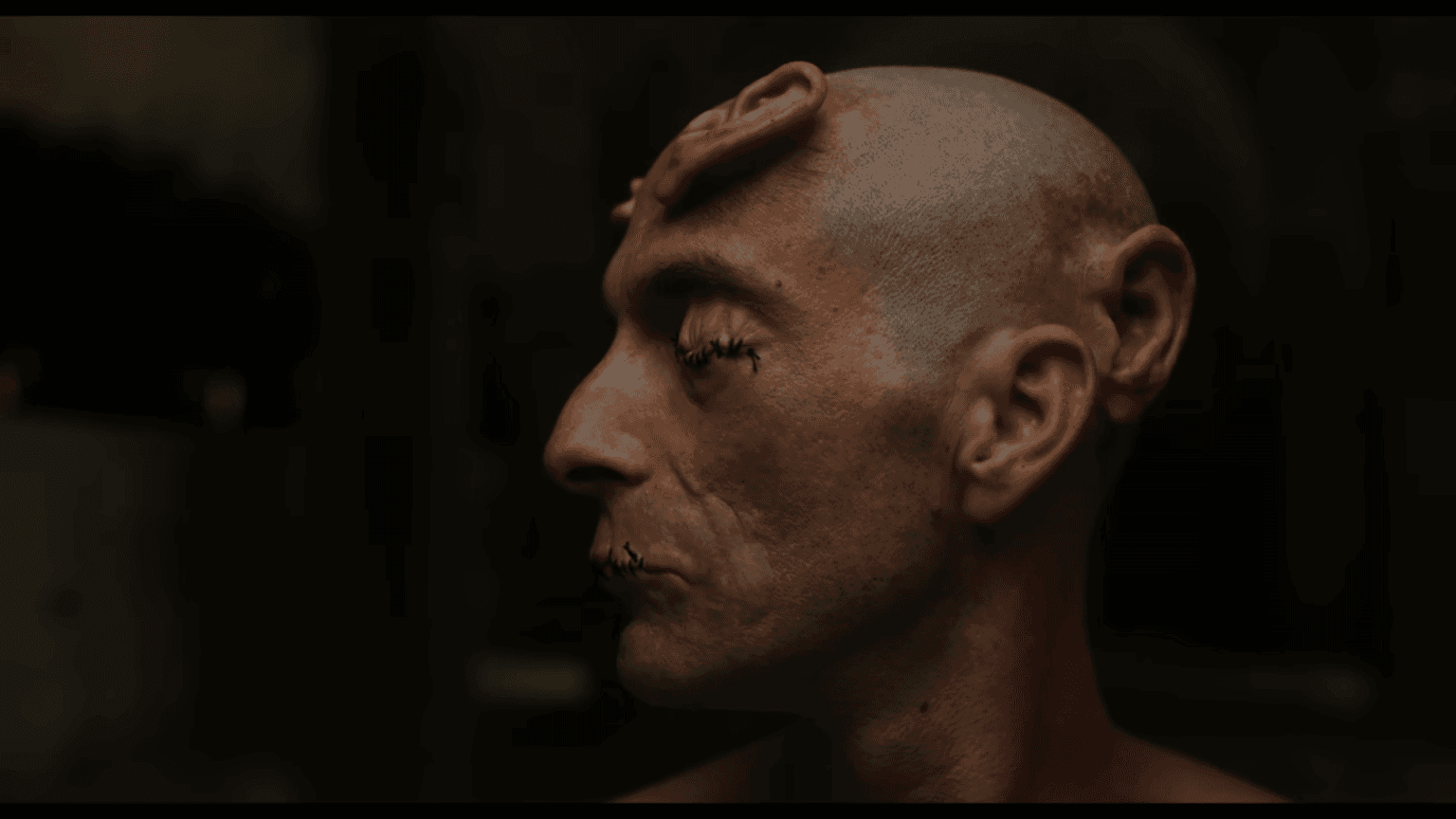 Fotograma do filme crimes-of-the-future.png
