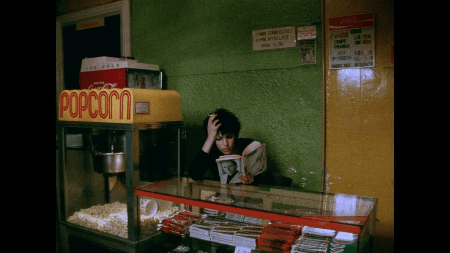 Fotograma do filme permanent-vacation.png