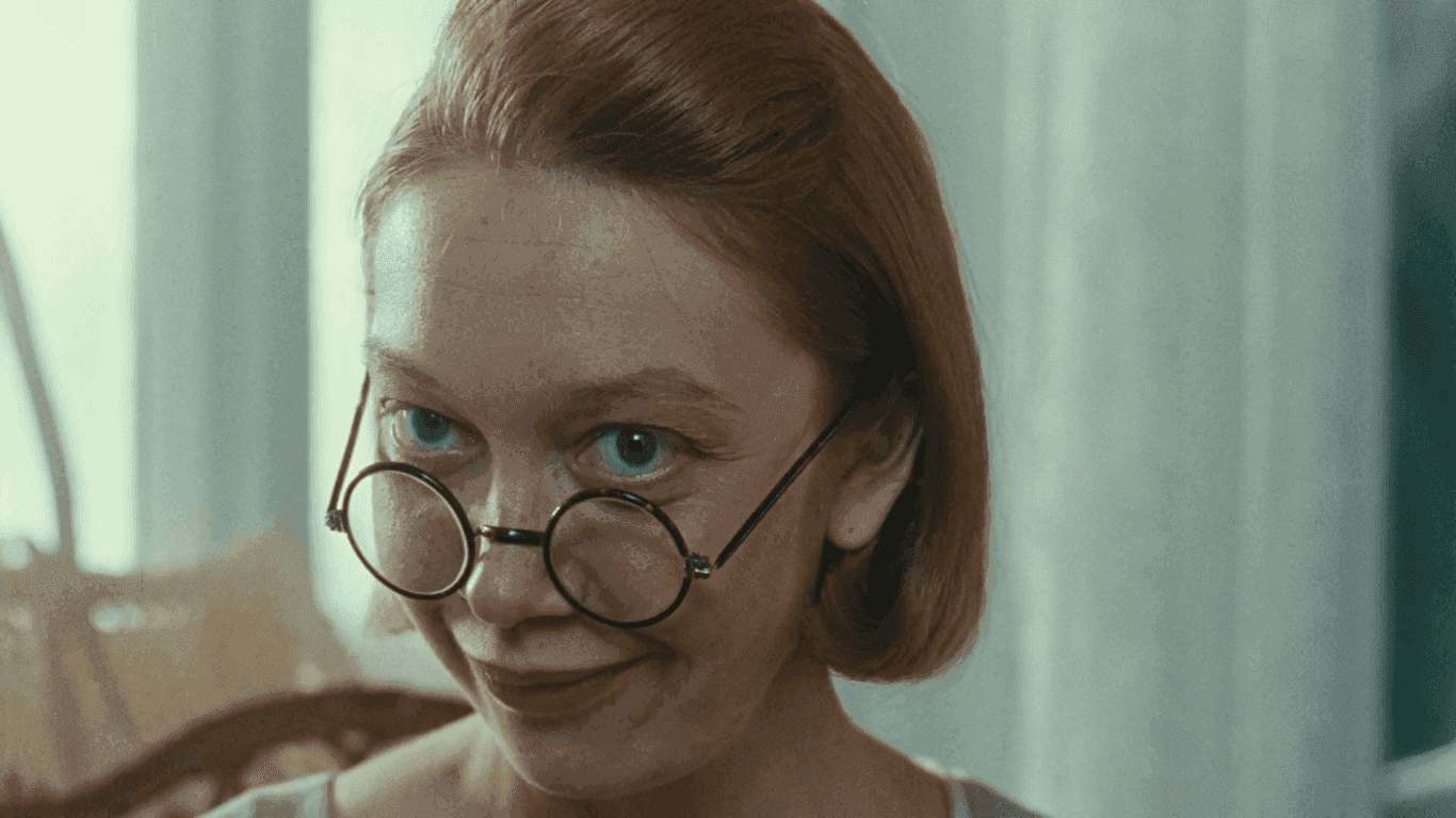 Fotograma do filme sol-enganador.png